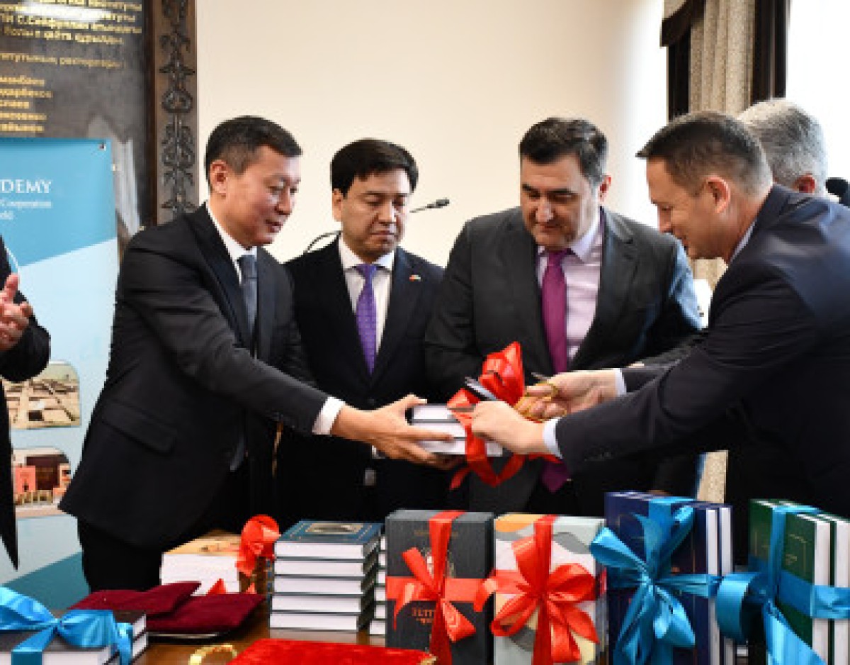 ASTANA'DA TÜRK AKADEMİSİ'NİN BİLİMSEL YAYINLARININ TANITIMI YAPILDI