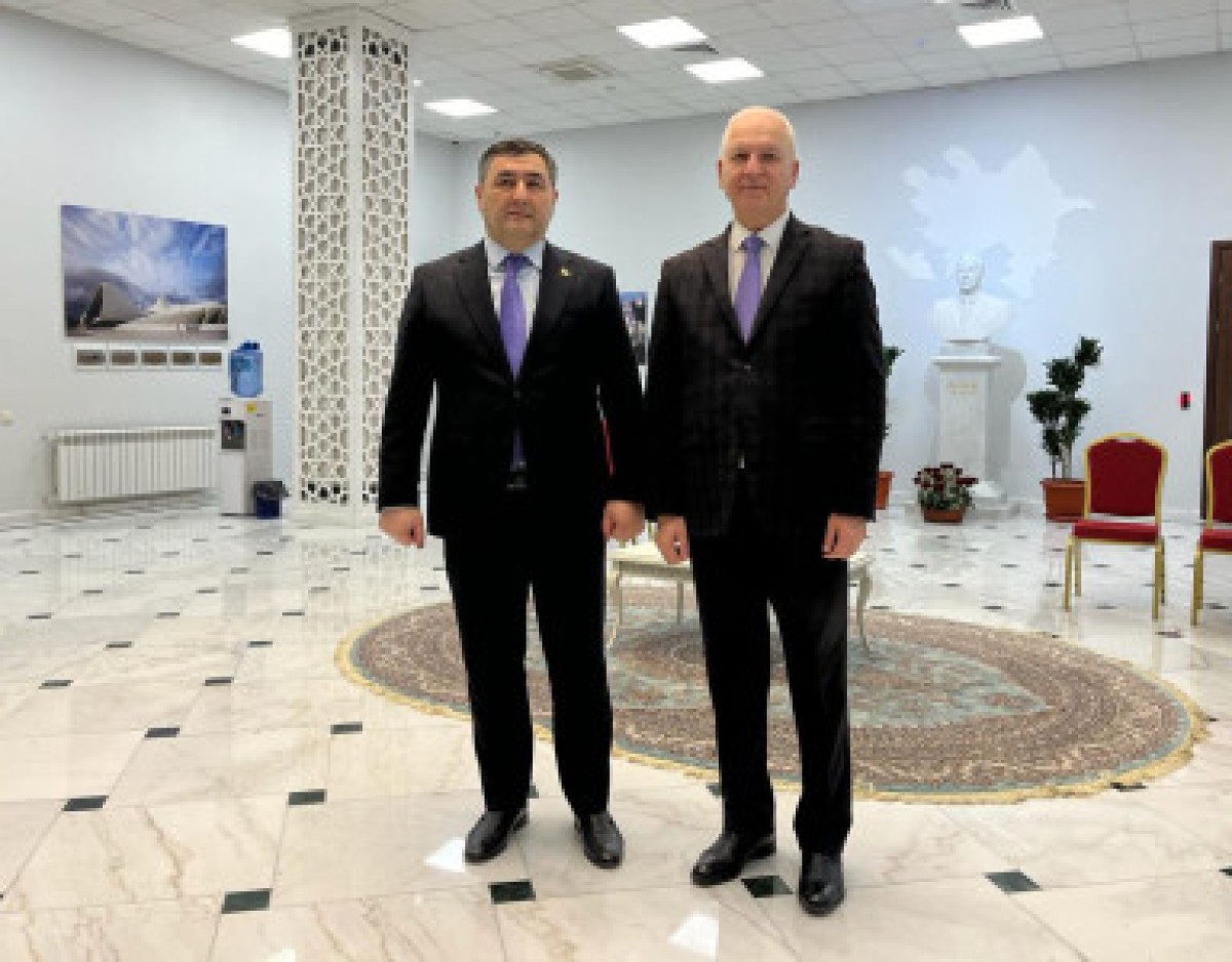 AKADEMİ BAŞKANI AZERBAYCAN’DAKİ CUMHURBAŞKANLIĞI SEÇİMİ İÇİN SANDIK BAŞINA GİTTİ