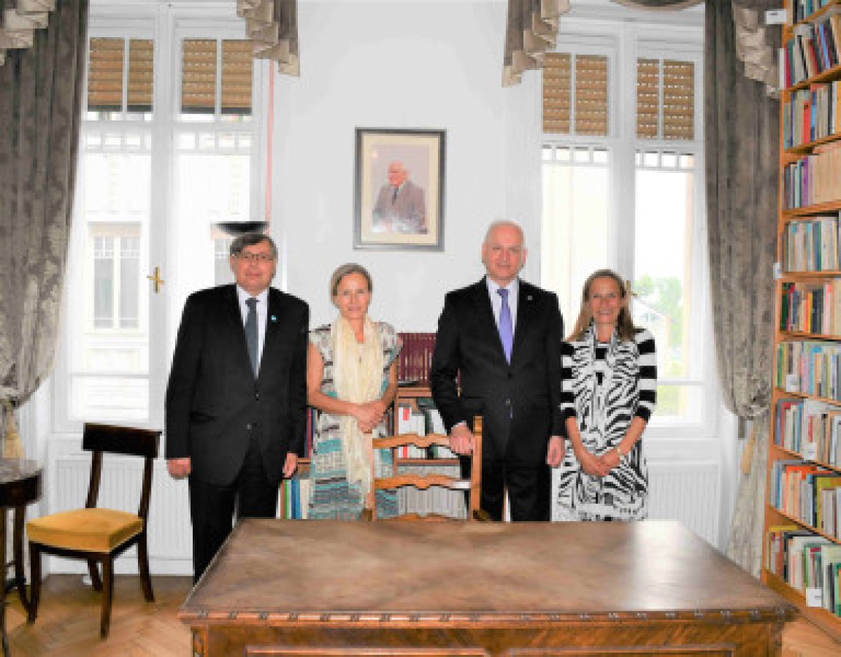 The Head of the Academy visited the Library of György Hazai