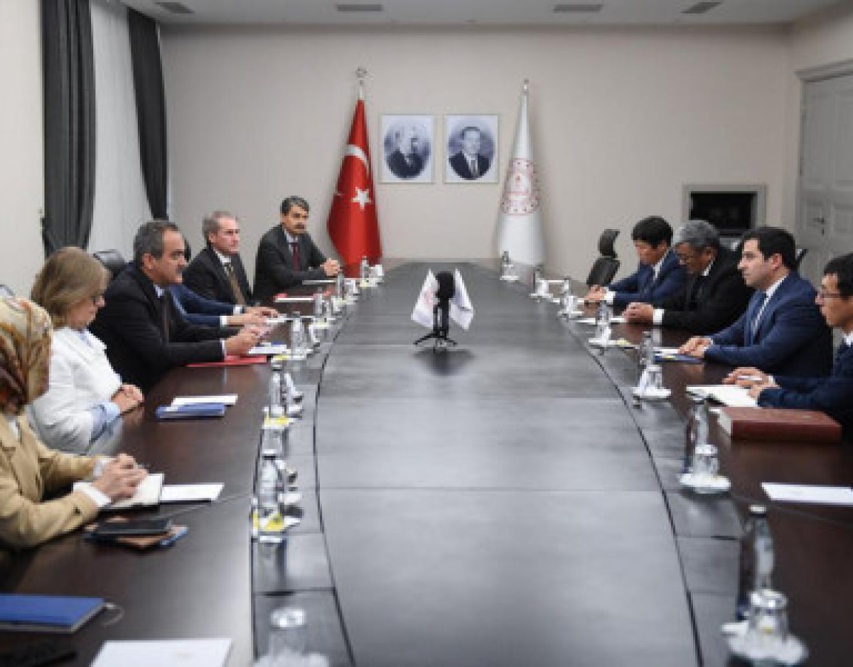 Akademi Başkan Vekili F. Mecidli, Türkiye Millî Eğitim Bakanı Mahmut Özer İle Görüştü