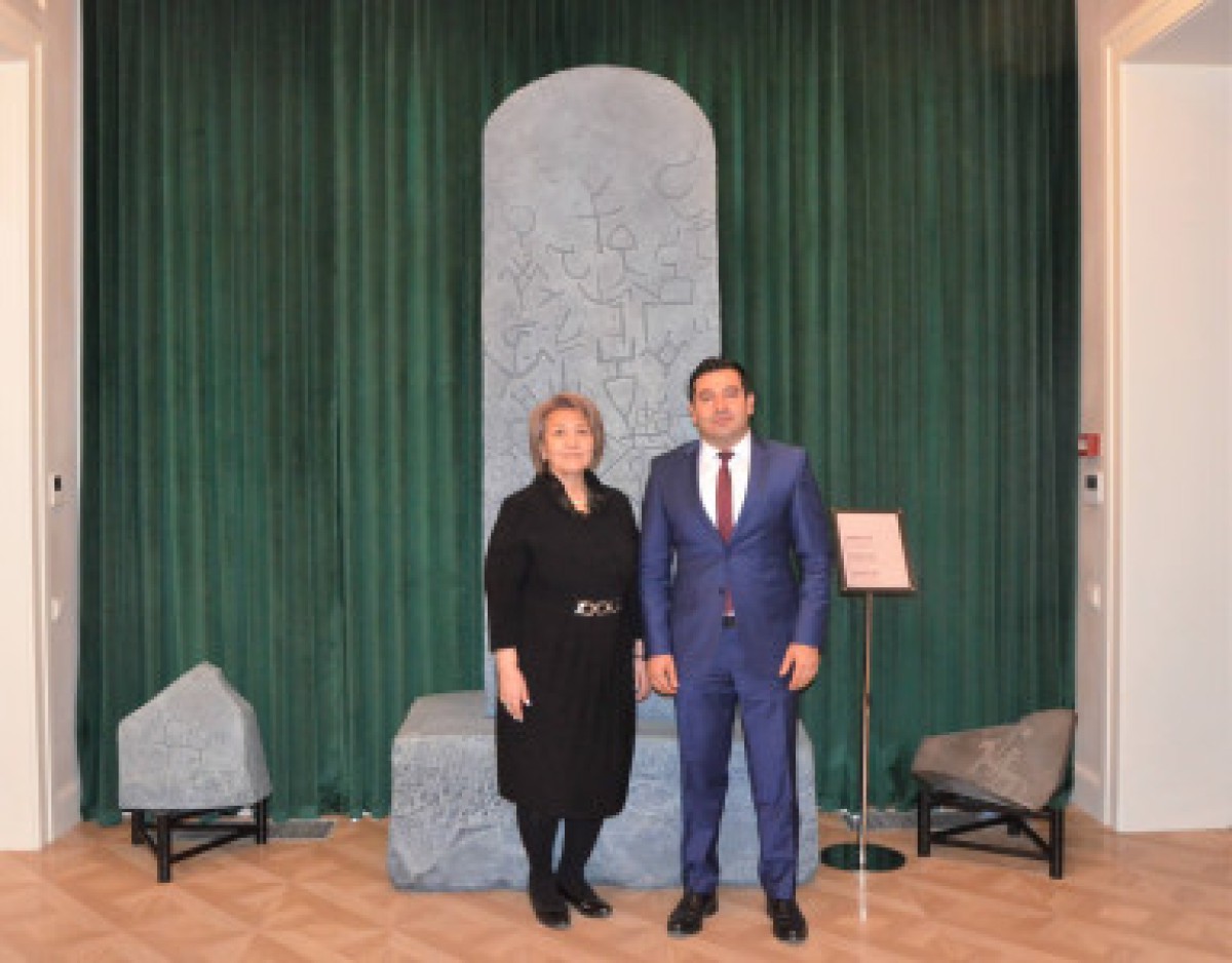 Acting President of the Turkic Academy F.Majidli met with a Turkologist, Professor S.Tazhibayeva