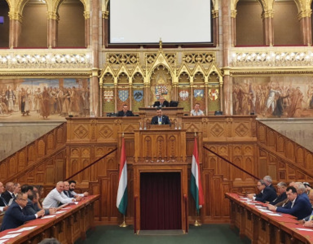 Глава Академии принял участие в специальной сессии Венгерского Парламента