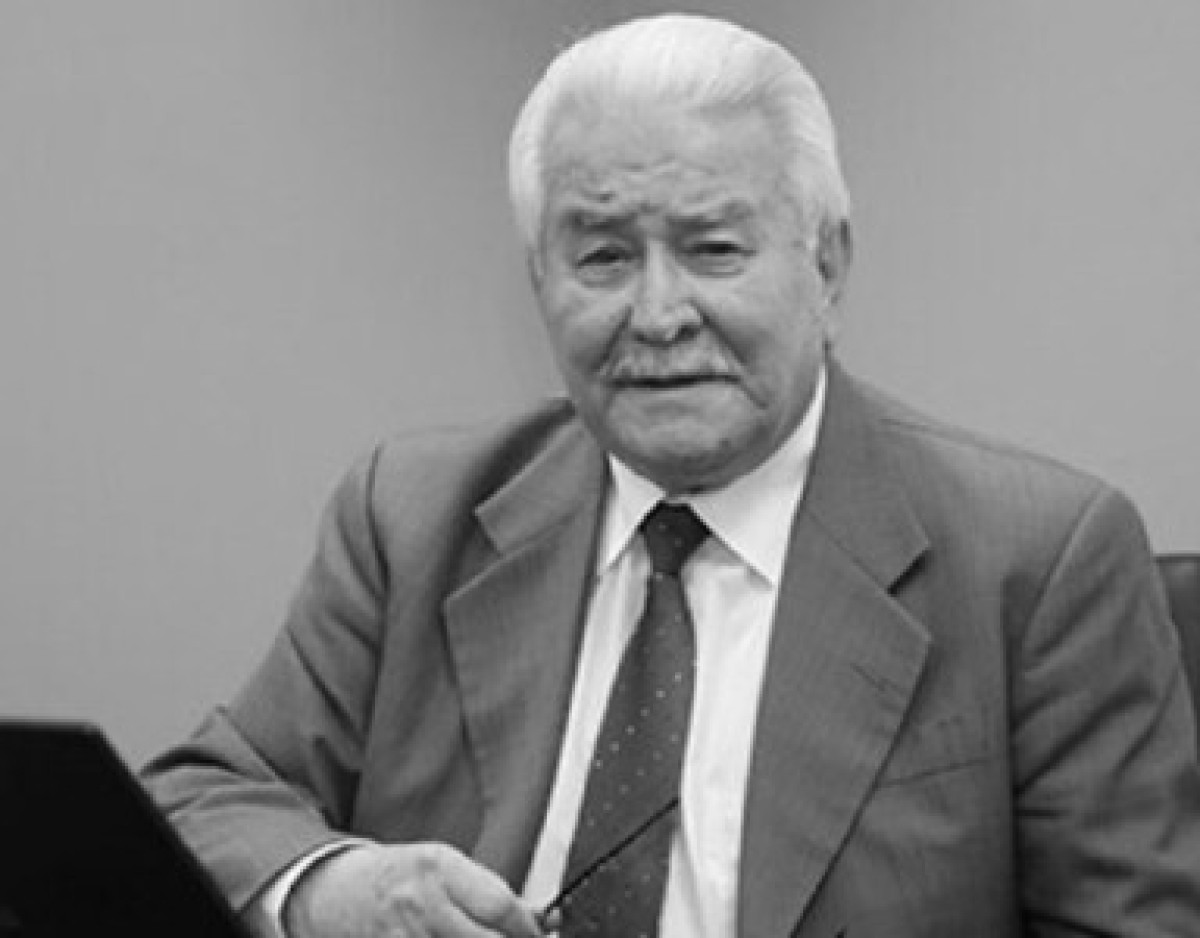 Түркі академиясының басшысы Дархан Қыдырәлі түрколог Тунджер Гүленсойдың дүниеден озуына байланысты көңіл айтты
