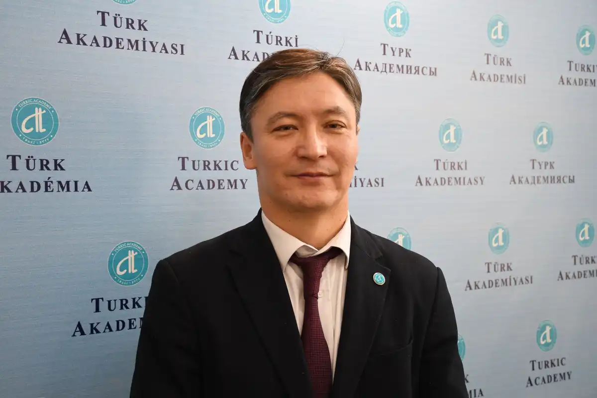 Жандос Бәделұлы Басылымдар, кітапхана және музей департаментінің директоры